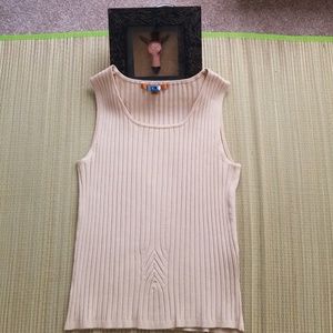 Lt. tan sleeveless top, Sz  M